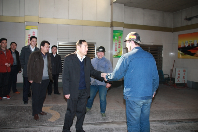 春节期间，济宁能源发展集团党委书记乔志猛同志莅临太平煤矿慰问指导工作