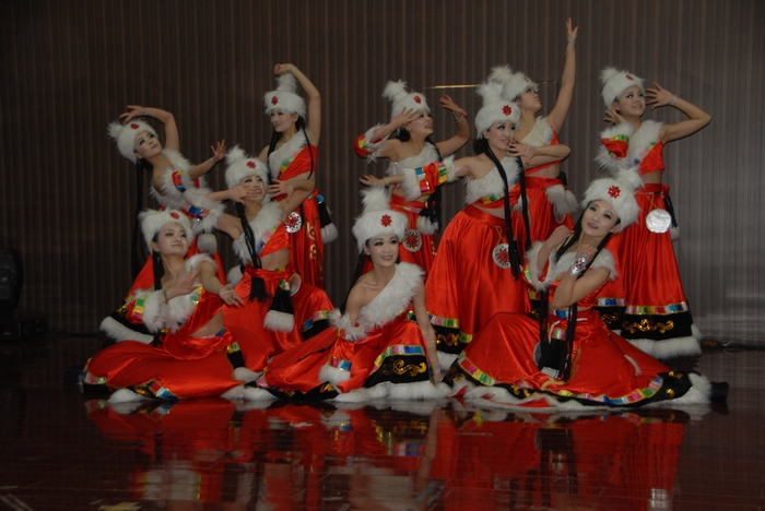 济宁能源职工艺术团到霄云煤矿慰问演出