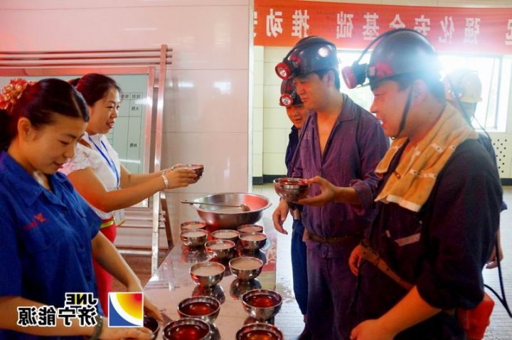 义桥煤矿开展“夏日送清凉”活动