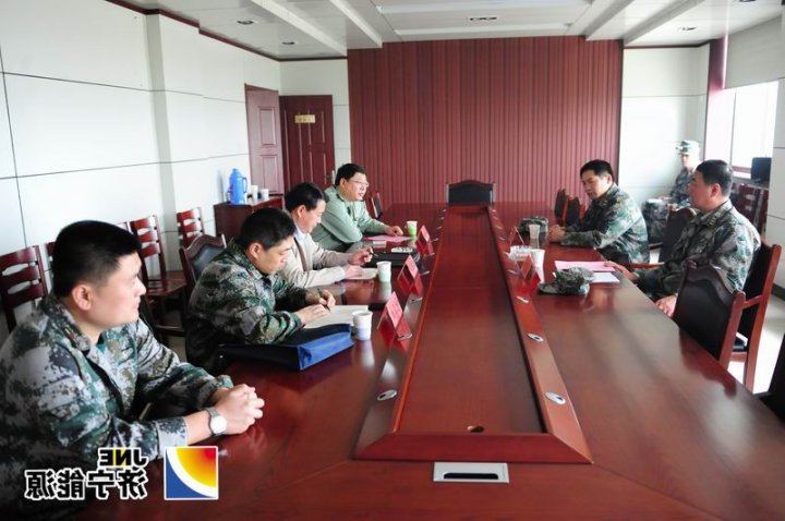 济宁军分区副参谋长王忠峰来集团公司检查民兵整组工作