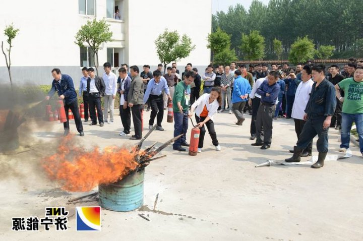 霄云煤矿举行消防演练