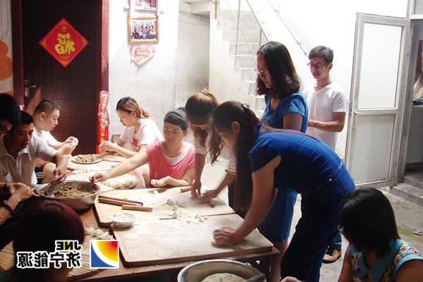 太平煤矿团委践行党的群众路线开展“迎中秋&nbsp;献爱心”活动