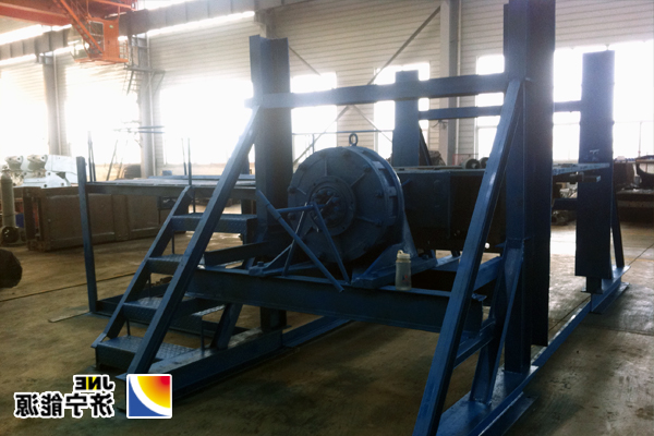 海纳科技公司自制溜槽焊接切割一体化工装设备