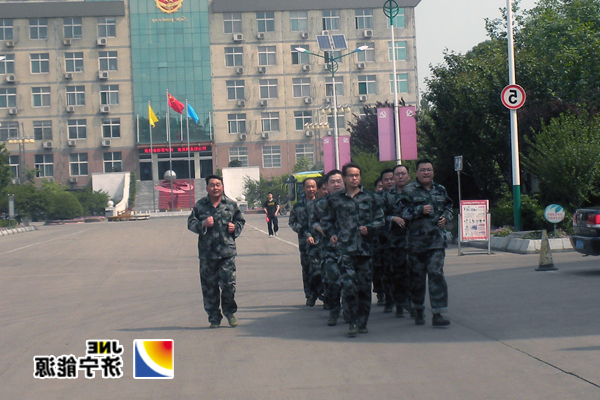 太平煤矿：救护队开展野外拉练体能训练