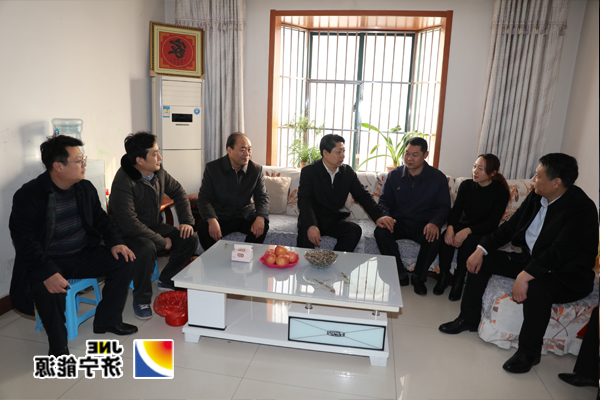 济宁新任市委书记王艺华春节前看望慰问潘兴喜