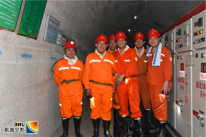 1559618755654384.jpg 2019年6月2日,上海旗升电气股份有限公司董事长綦联声一行到安居煤矿考察交流(周长龙摄)2.jpg