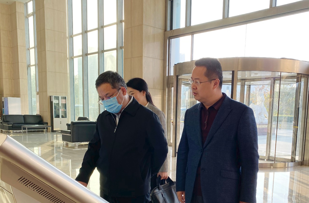 魏洪波一行到集团公司考察调研2.jpg