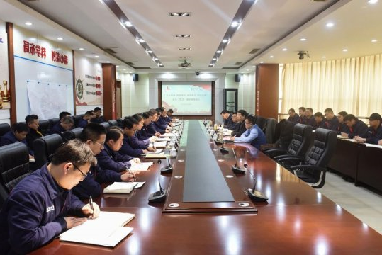 侯馨芳参加指导霄云煤矿领导班子安全反思主题教育专题会