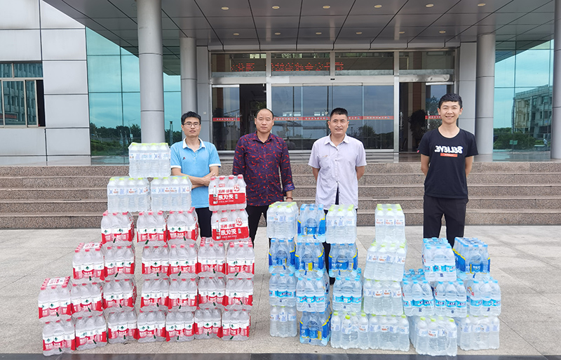 鲲鹏公司送清凉2.jpg