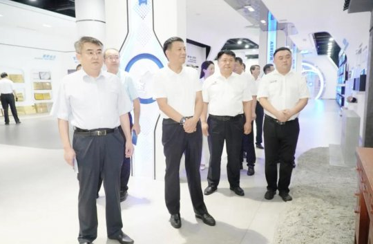 张广宇陪同丰家雷到东宏管业考察调研对接项目合作