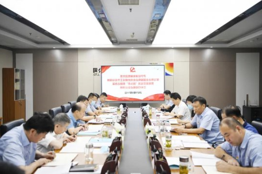 集团公司召开党委理论学习中心组（扩大）会议学习贯彻上级系列重要会议精神