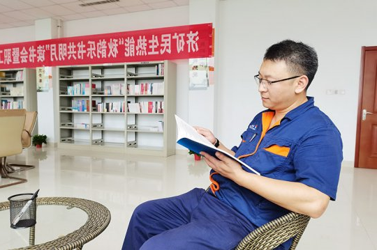 我为职工办实事丨民生热能职工书屋改造升级受青睐