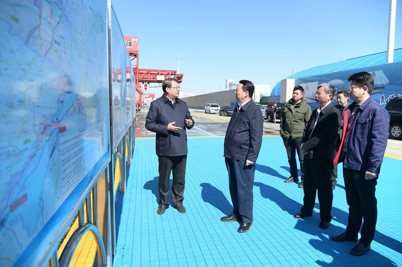 周乃翔到梁山港调研指导工作