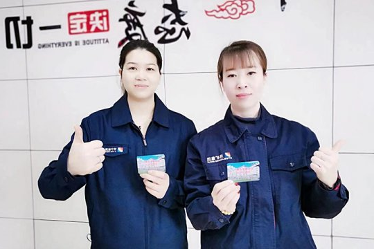 小小亲情联系卡架起家企沟通桥