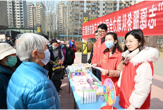 争创全国文明典范城市丨济宁能源“万众红心”志愿服务队走进风韵荷都社区