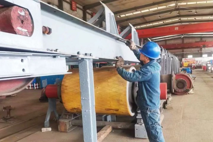 节省材料费十万元，阳城煤电加工制作拖带滚筒架