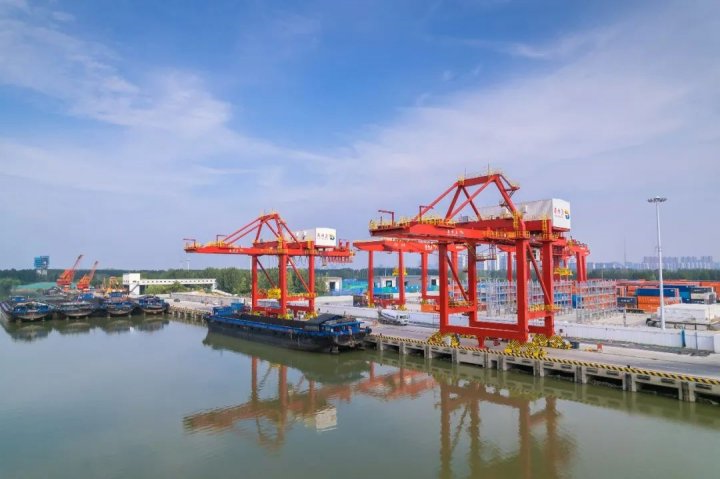 《济宁日报》丨港口雄开万里流