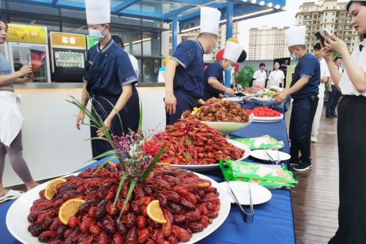 假期赶“烤”！这家酒店的“淄博烧烤”，值得你打卡