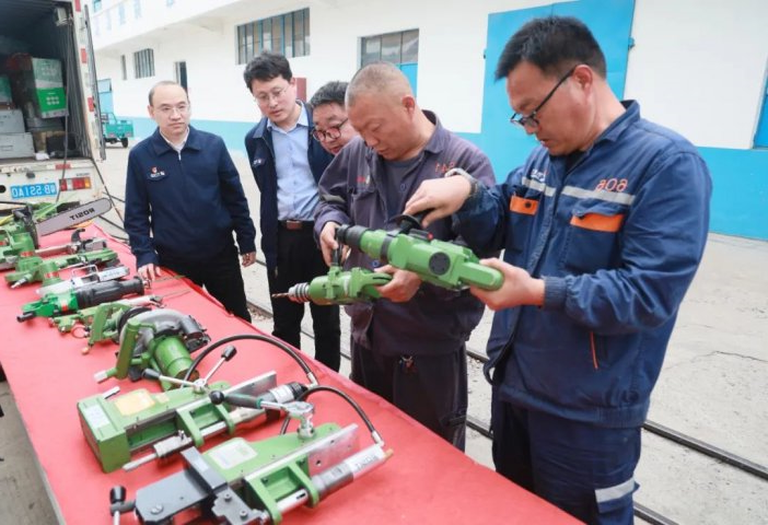 开启“赶大集”模式，运河煤矿开展新式风动装备选品会