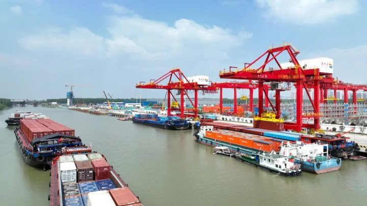 龙拱港集装箱吞吐量突破6万标箱