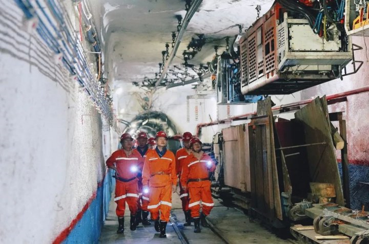 王崇景“四不两直”到义桥煤矿督导检查工作