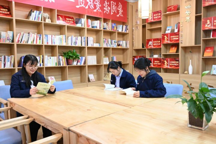 跃进港“为职工办实事” 暖到职工心窝里