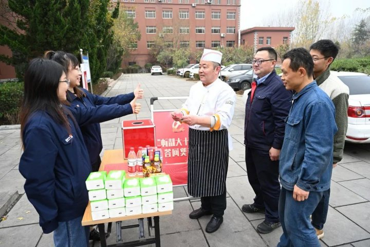 把思政聚能转化成“跃进”动能