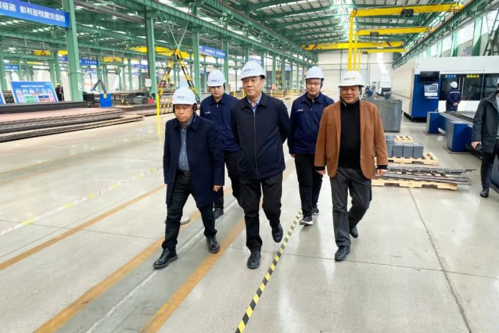 张广宇到智慧新钢、济州港区粮食产业园调研指导工作