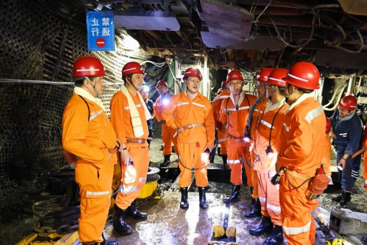 济宁能源召开煤矿标准化安撤工作面对标学习现场会暨3月份安全办公会议