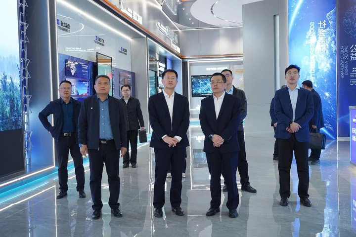 济宁能源集团到山东经典重工集团交流座谈