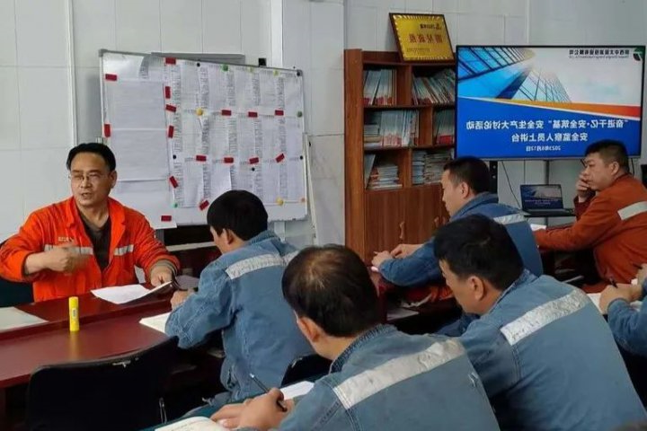 朱家峁煤矿金牌安监员养成记——“黑脸包公”成为“安全守护神”