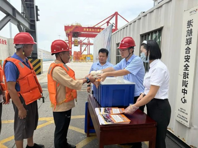 融兴商业服务紧跟一线，饭菜温暖人心