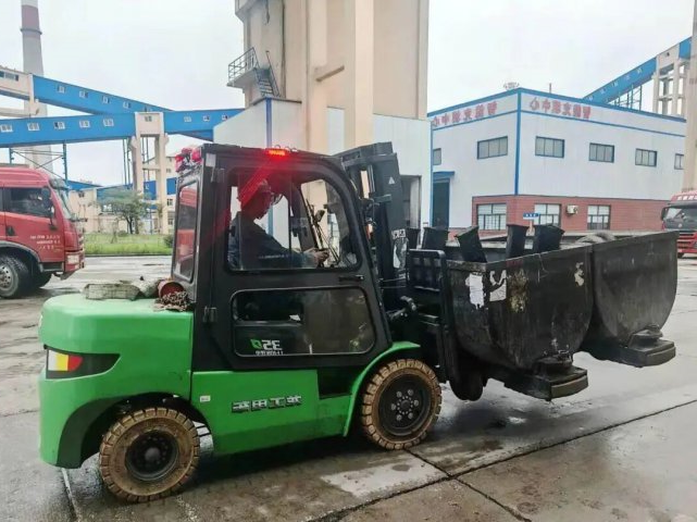 阳城煤矿首台电动叉车投用，“绿色搬运”开启新篇章